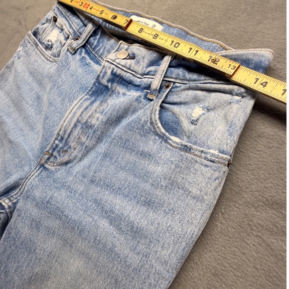 Abercrombie & Fitch 90s Straight Ultra High Rise Distressed Jeans Light Wash 28 - Picture 2 of 8